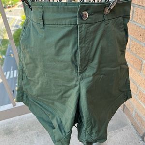 Old Navy. Size 10. Everyday Mid-Rise Shorts